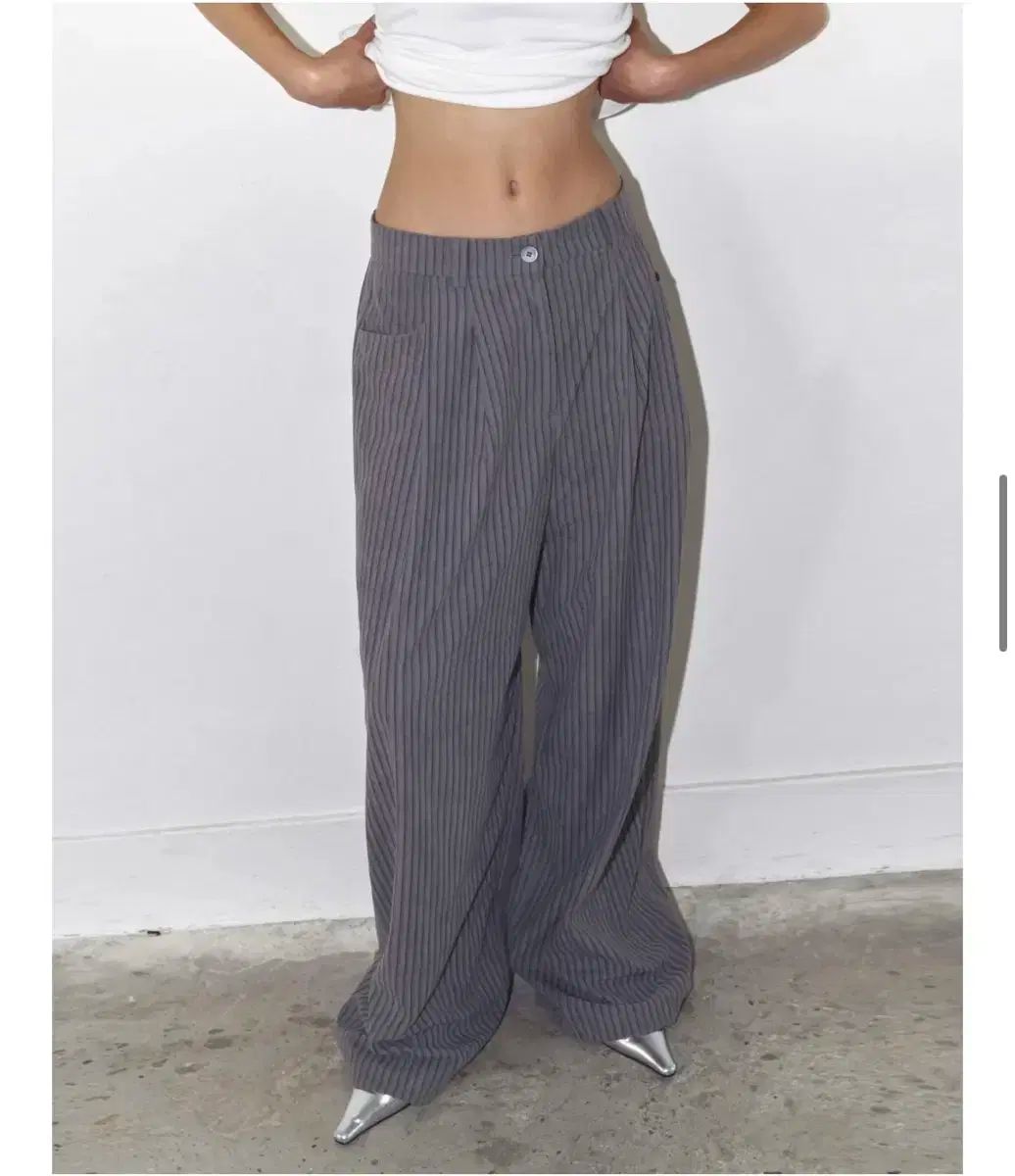 ポリ数엠 stripe oversized tuck pants grey