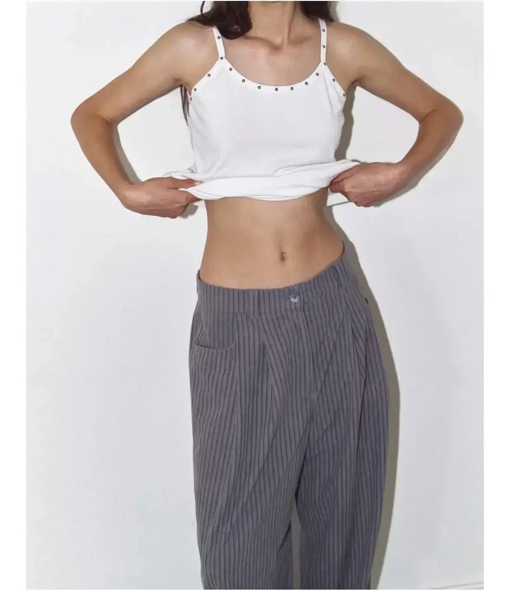 ポリ数엠 stripe oversized tuck pants grey