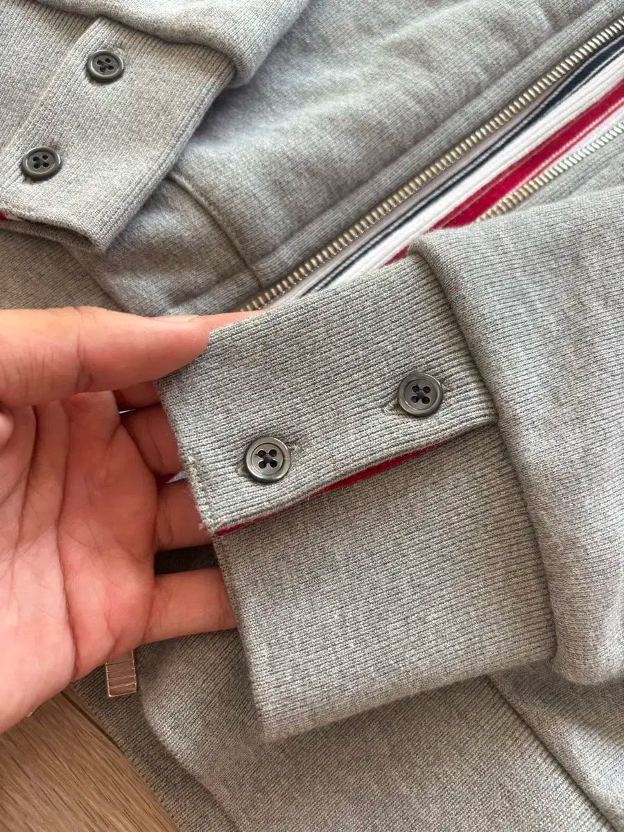 新モデル 4 Thom Browne トム ブラウン 白 3本線 グレー パーカー ジップアップ ほぼ