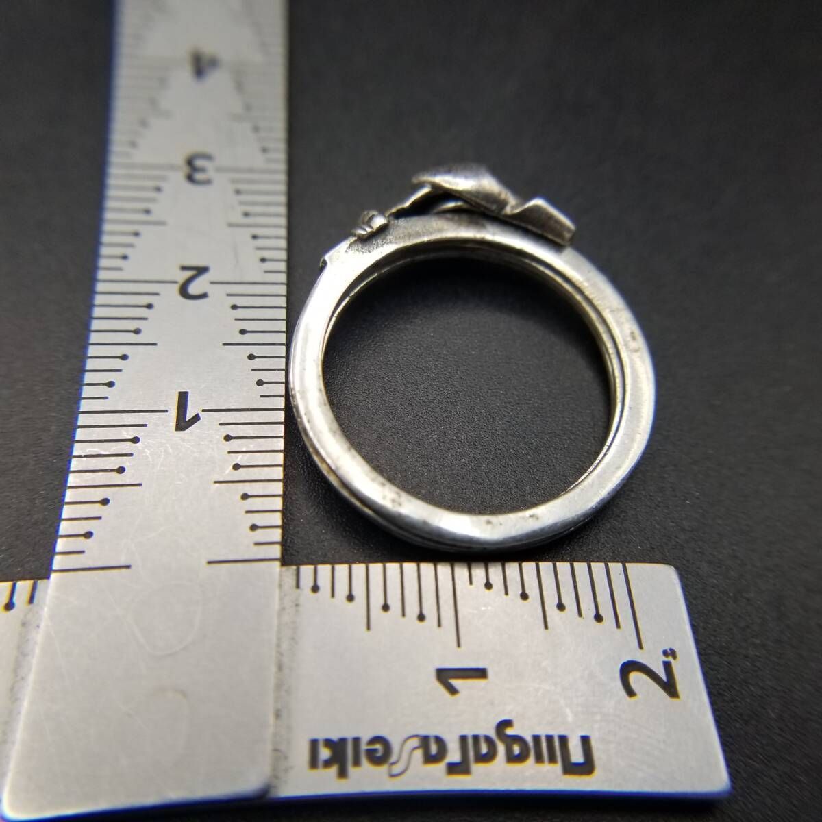 隠されたハート 握手する手