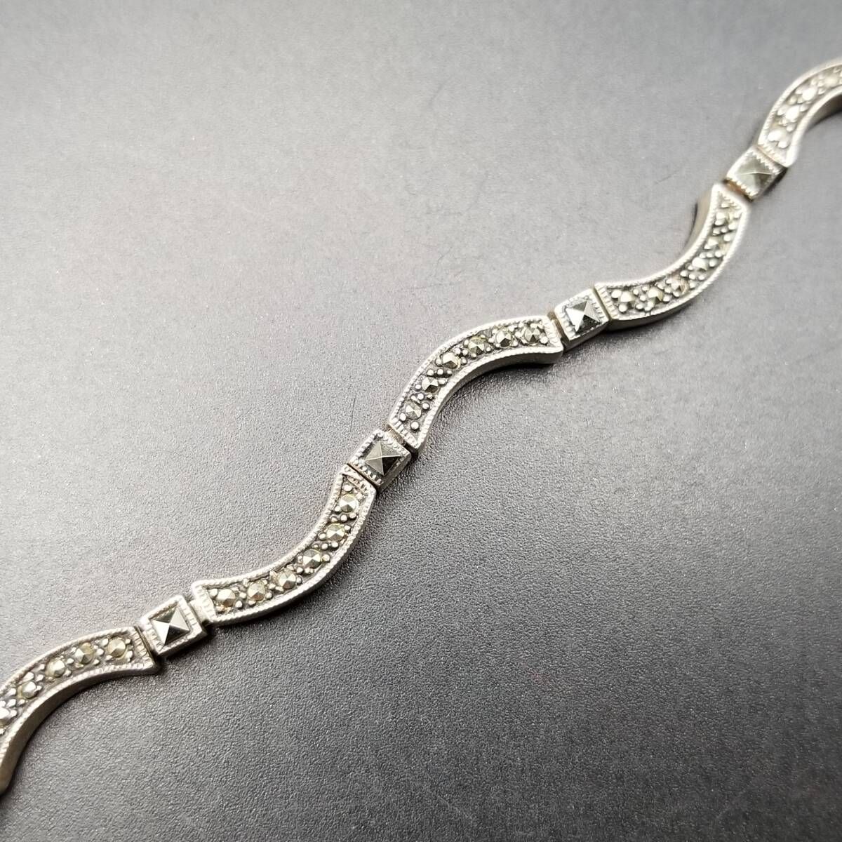 マーカサイト 煌めき ウェーブチェーン 925 シルバー ヴィンテージ ブレスレット 銀 細幅 上品 エレガント 英国 London Convention R 16 X