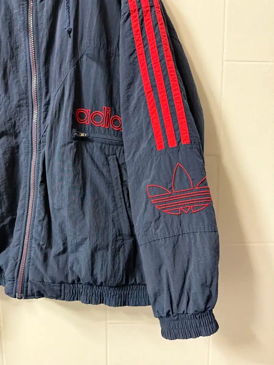 アディダス スクール トレフォイル キルティング フーデッド アウター