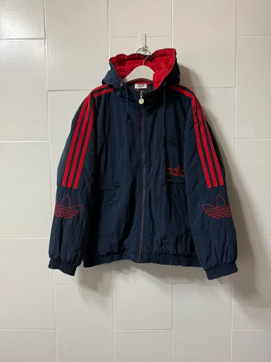 アディダス スクール トレフォイル キルティング フーデッド アウター