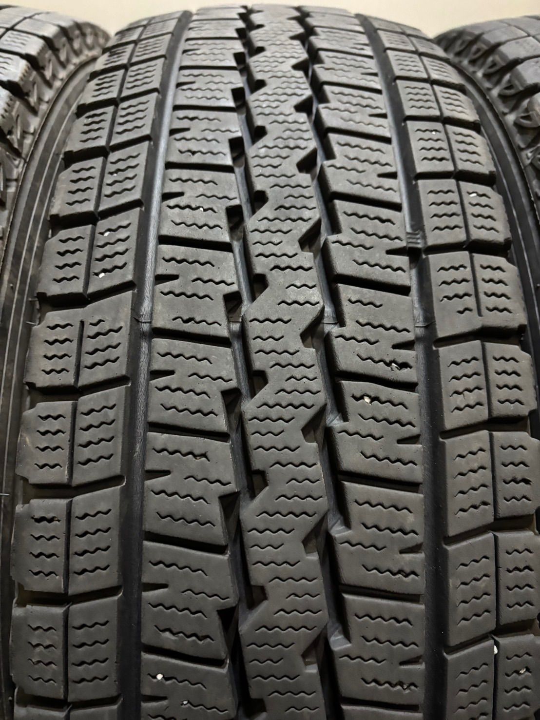  195 80 R 15 107 105 L LT DUNLOP WINTER MAXX SV 01 22年製 スタッドレス 4本 ダンロップ ウィンターマックス ハイエース 南5 K 704 15インチ スタッドレス