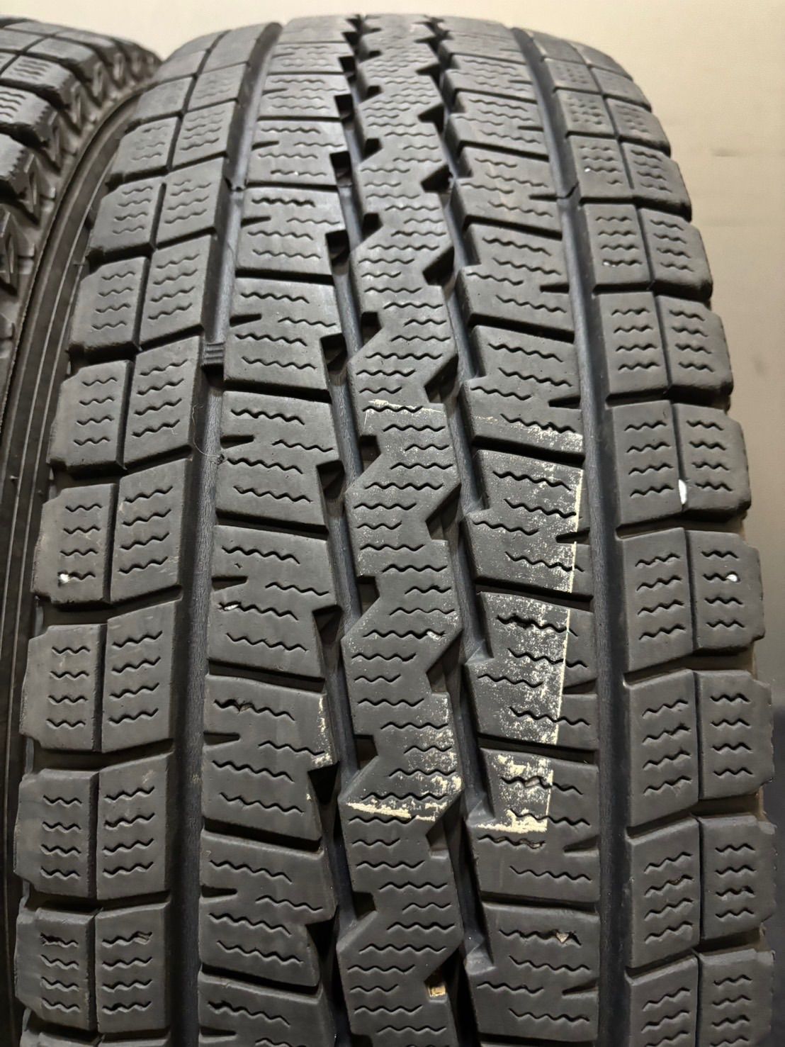 195 80 R 15 107 105 L LT DUNLOP WINTER MAXX SV 01 22年製 スタッドレス 4本 ダンロップ ウィンターマックス ハイエース 南5 K 704