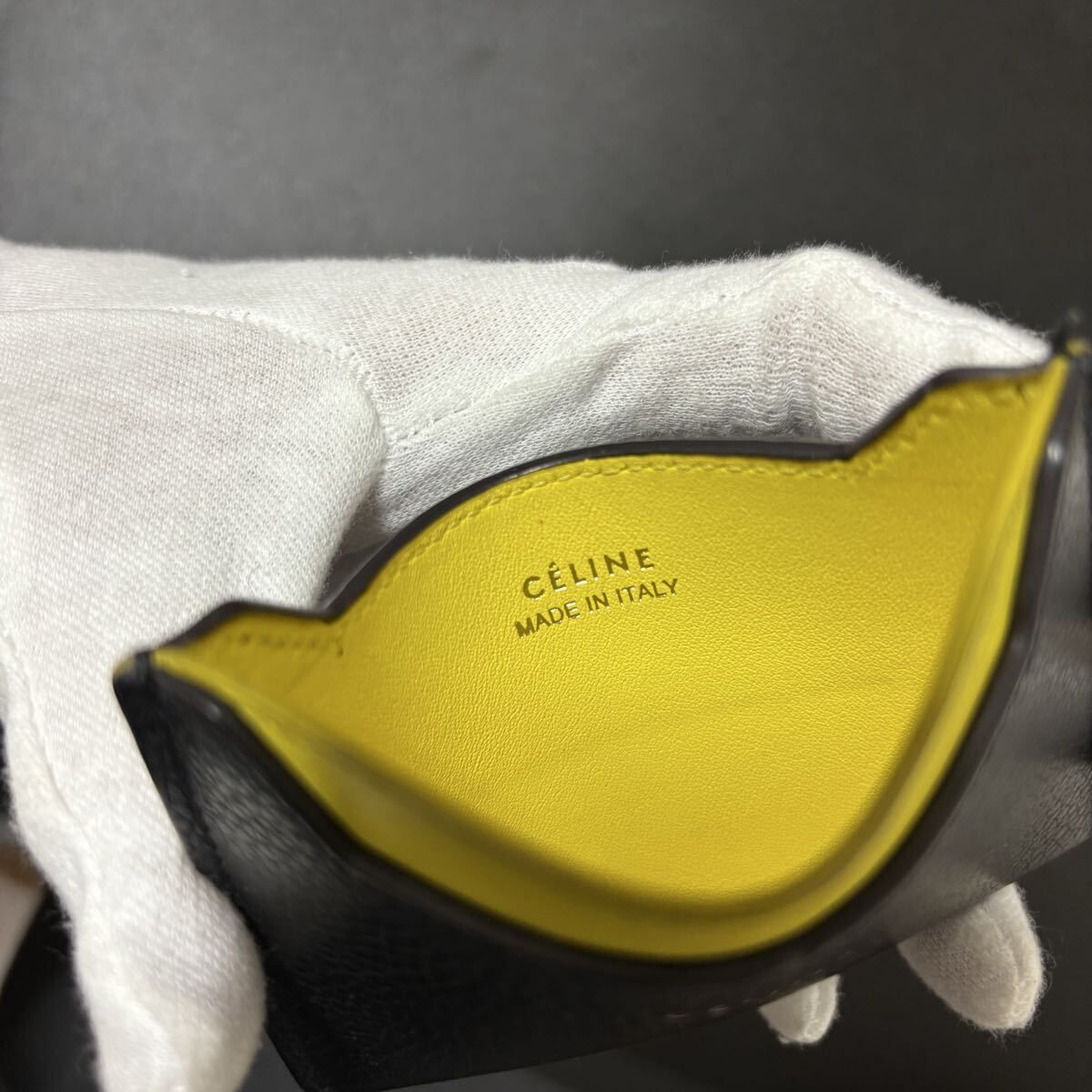  q 23 セリーヌ カードケース ブラック イエロー CELINE バイ フラグメントケース レザー カードケース 小物