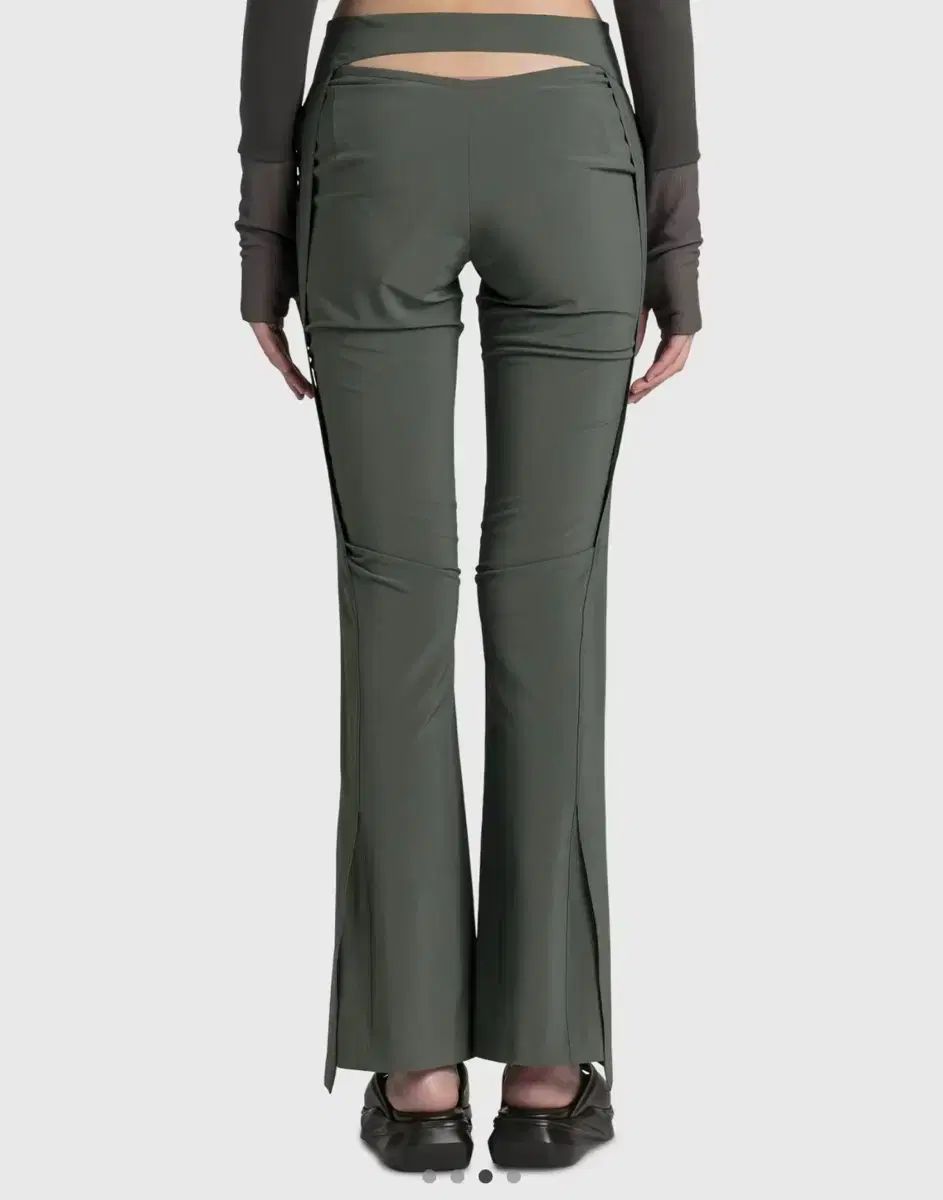 Hyein Seo 혜인서 スリット パンツ