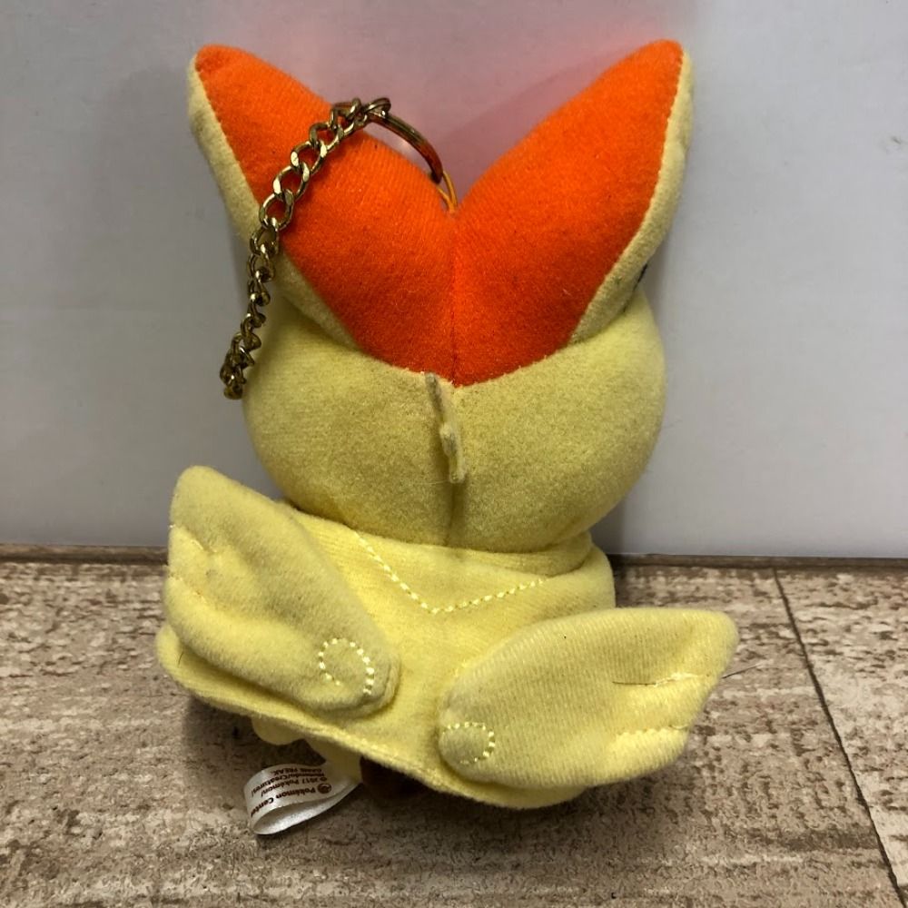 ポンチョを着たピカチュウ　ビクティニ　ぬいぐるみ 81K9COqr3wL.jpg_BO30,255,255,