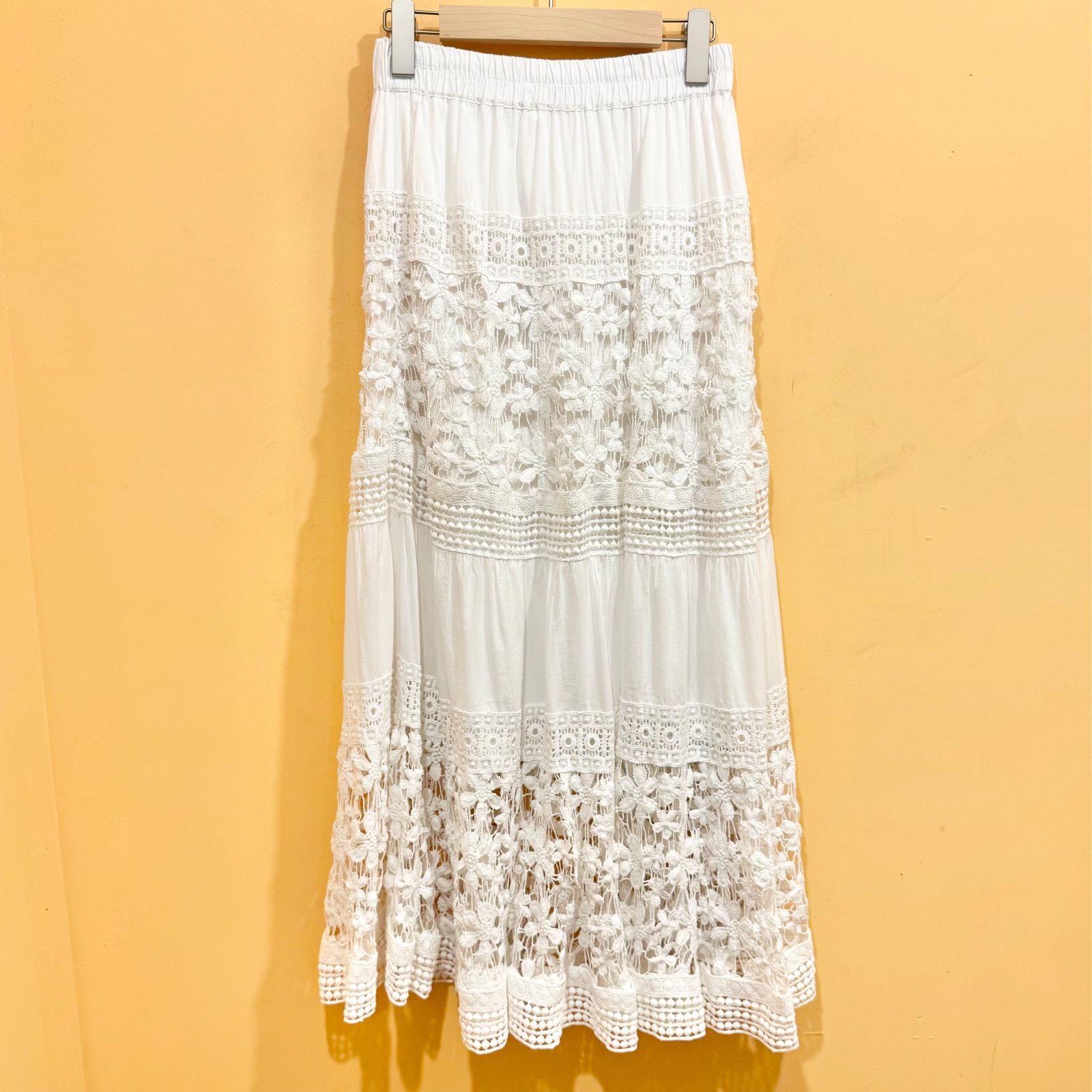 La boutique BonBon コットンレースティアードマキシスカート ホワイト み