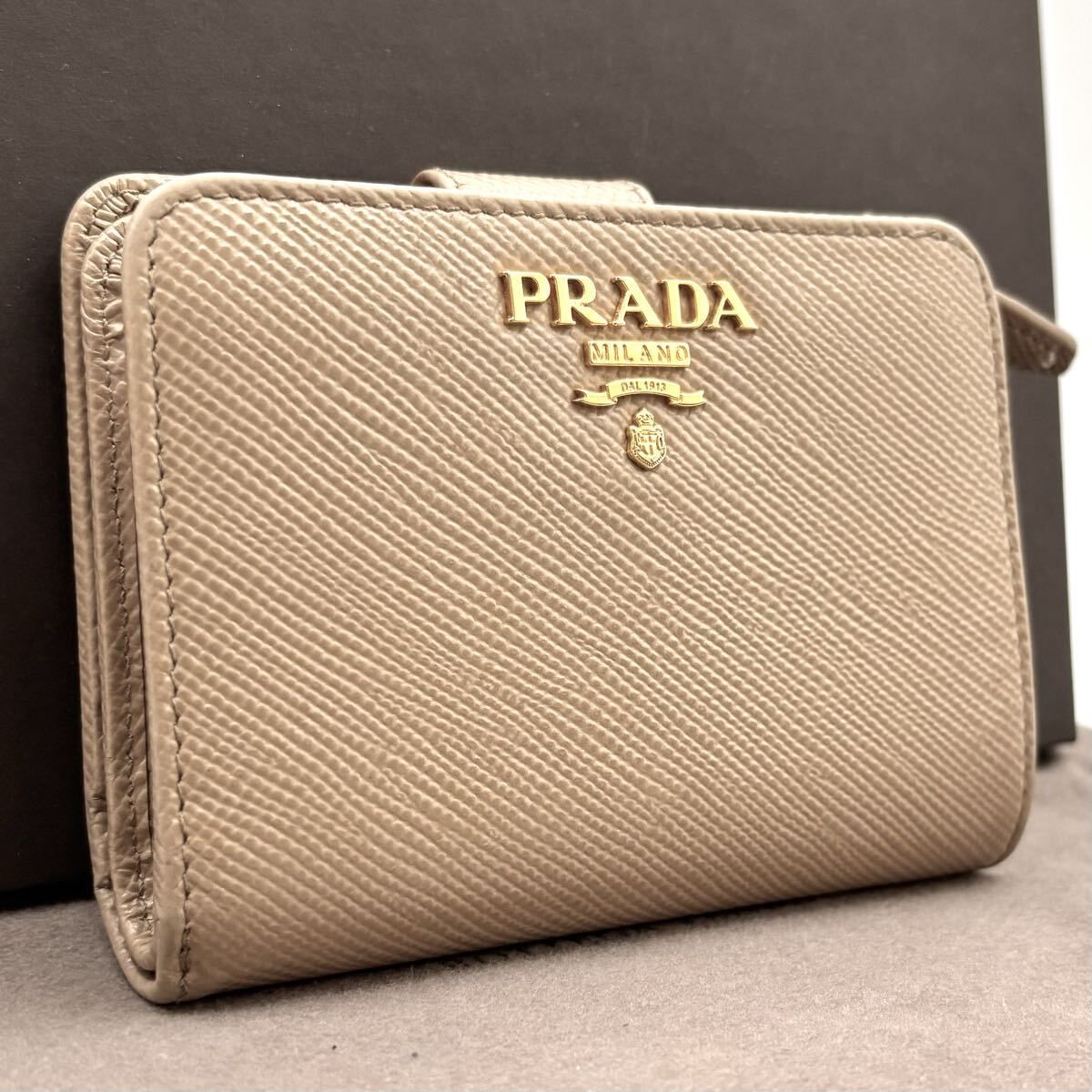 q27 プラダ PRADA 二つ折り財布 ルイヴィトン ピンクベージュ サフィアーノ