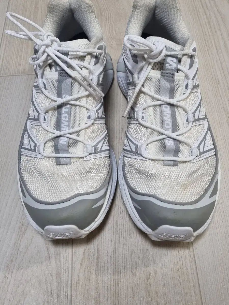 サロモン XT-6 エクスペンス バニラ アイス 白 235