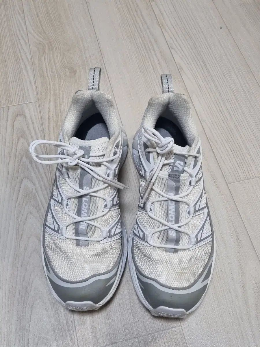 サロモン XT-6 エクスペンス バニラ アイス 白 235