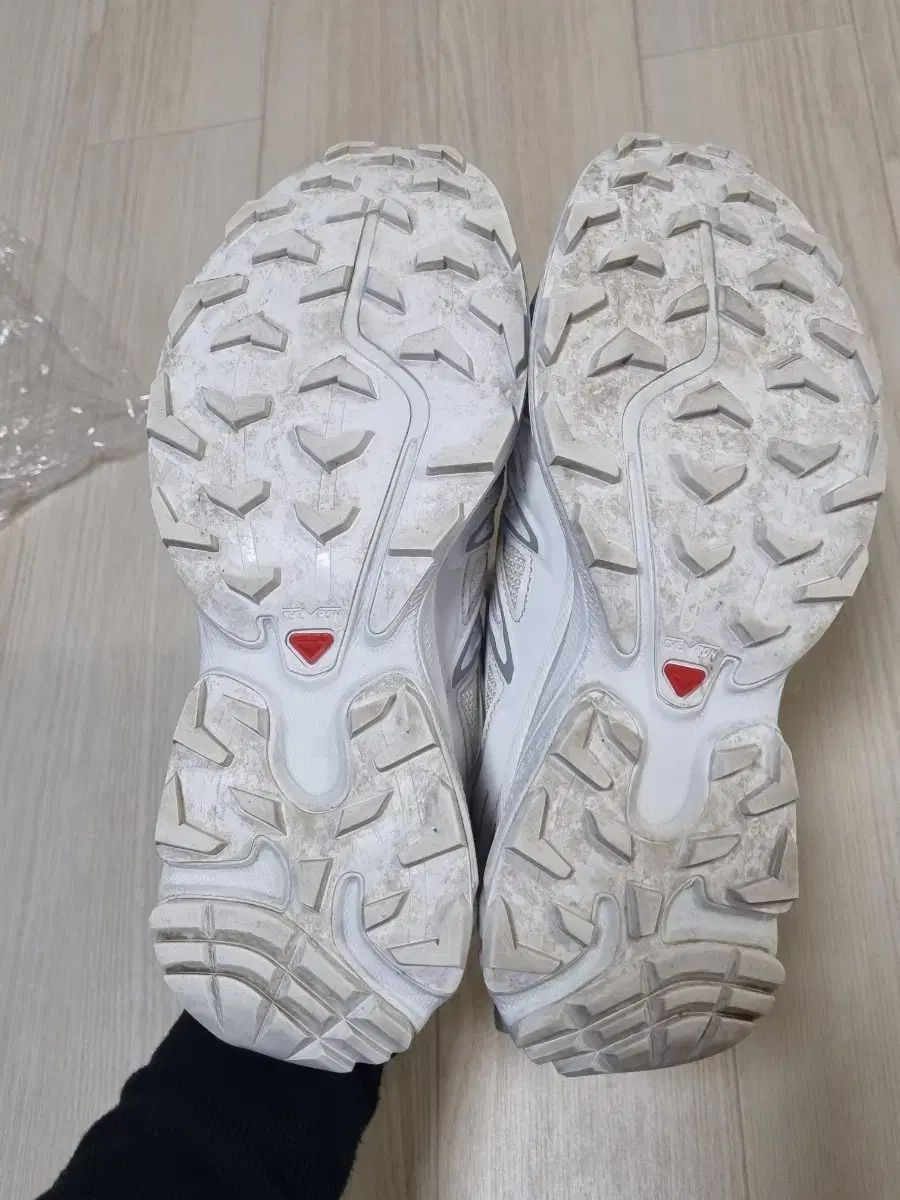  サロモン XT 6 エクスペンス バニラ アイス 白 235 ドリンクホルダー アウトドア時計 登山靴 トレッキングシューズ アウトドアシューズ