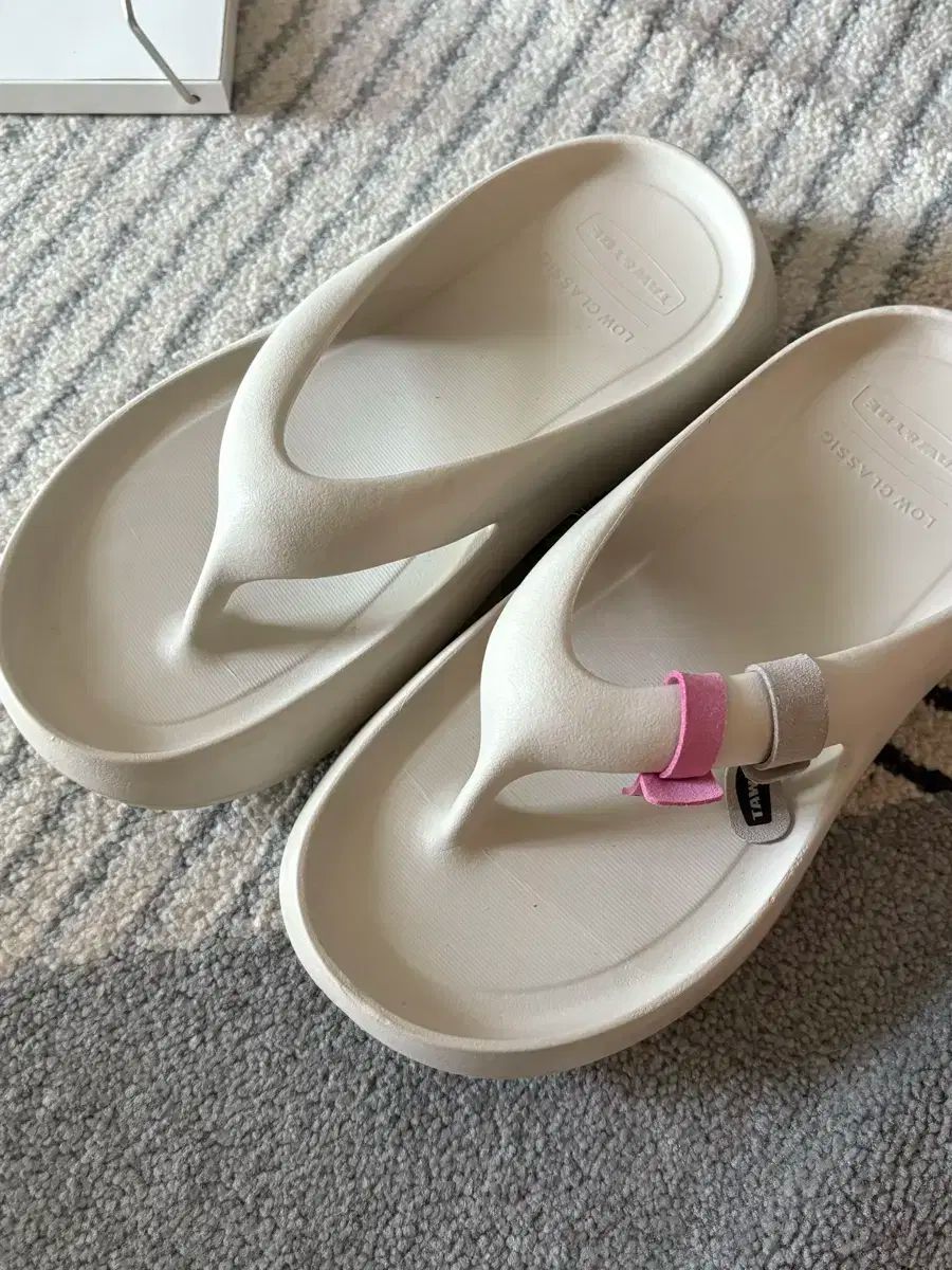 LOW CLASSIC ロウ クラシック トーアンドトー クリームs