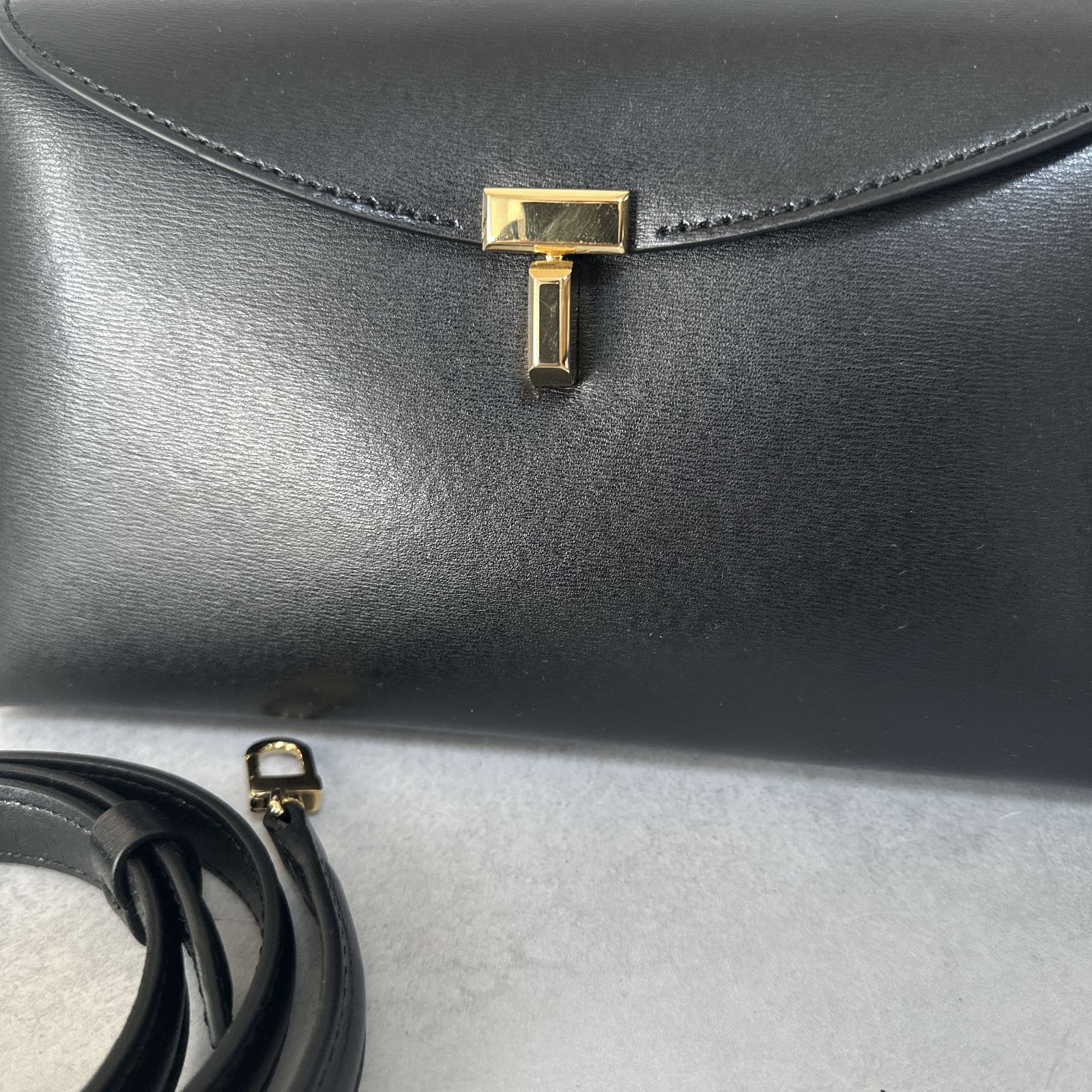 TOTEME トーテム T-ロック レザークラッチバッグ ショルダーバッグ 
