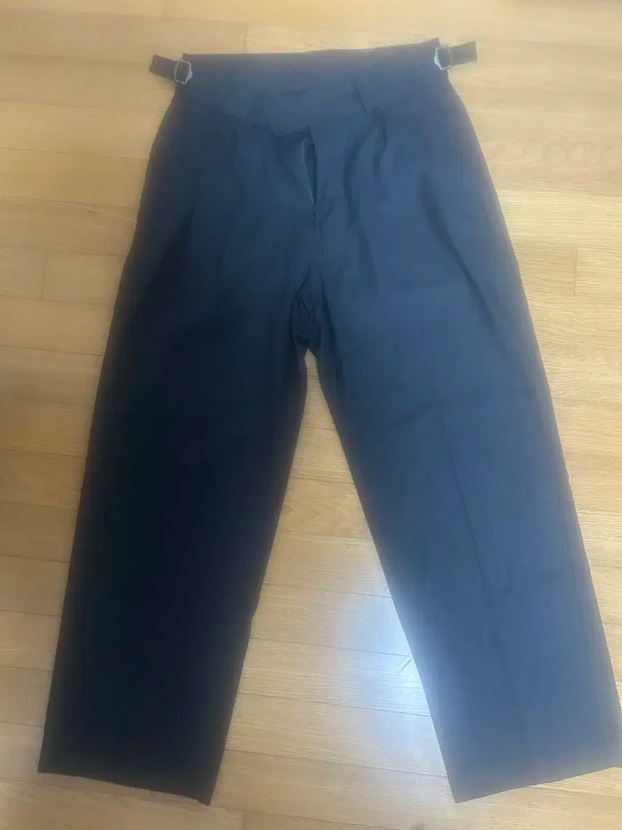 サンティアゴ スラックス