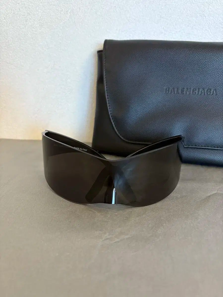  バレンシアガ パンサー マスク サングラス サングラス 小物