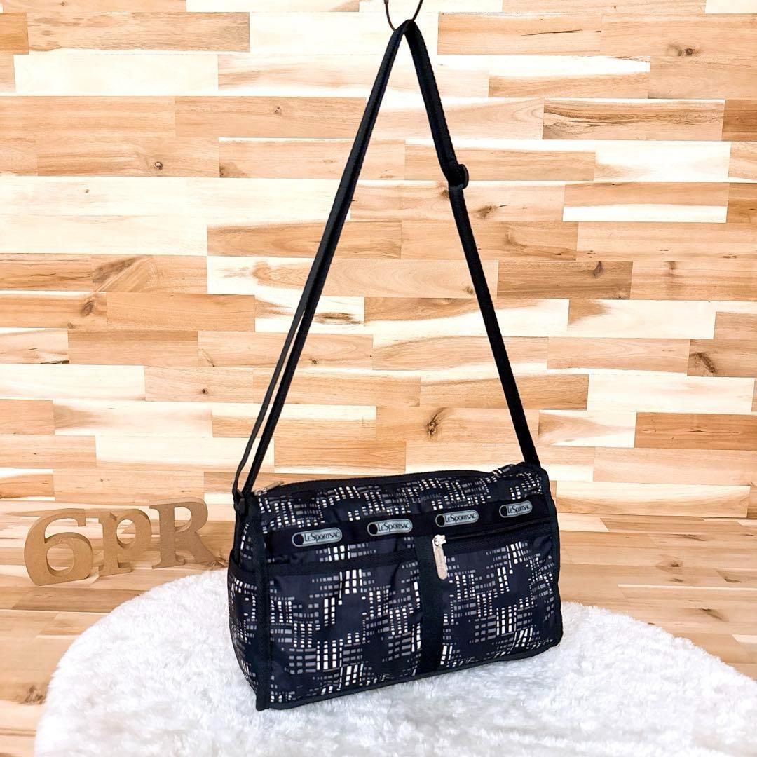 レスポートサック】クロスボディ ショルダーバッグ モノクロ 総柄 黒