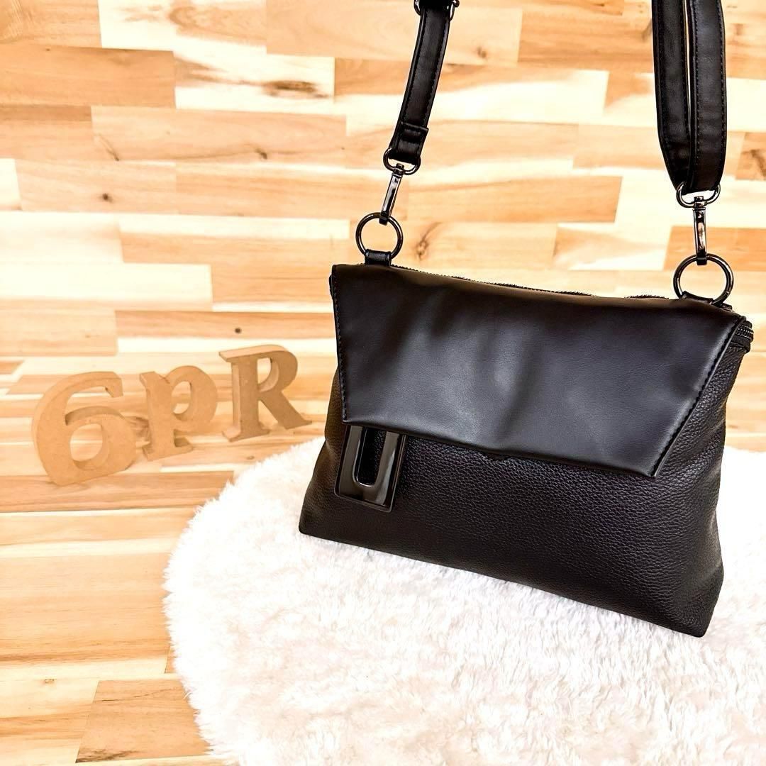 品 イアパピヨネ レザー 樹脂パーツ フラップ 2wayショルダーバッグ 黒ブラック 斜めがけ クロスボディ スクエア