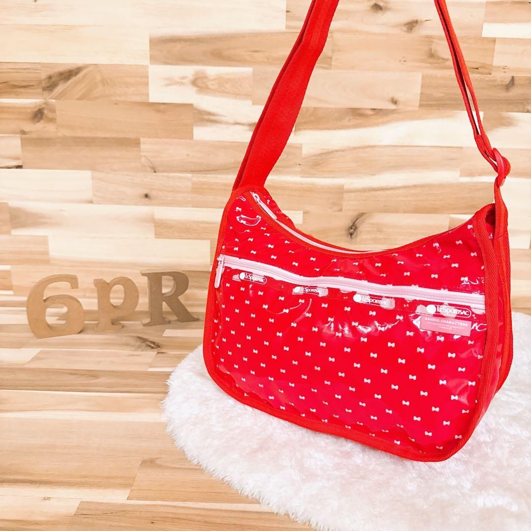 レスポートサック×サンリオ コラボ パンチング ショルダーバッグ赤×ピンク 斜めがけ クロスボディ ミニ リボン レッド