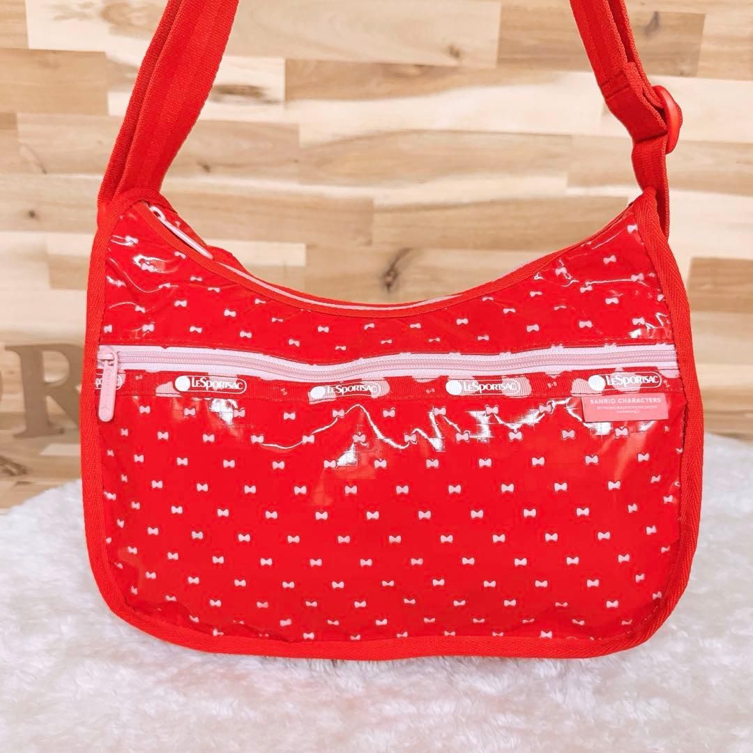 レスポートサック×サンリオ コラボ パンチング ショルダーバッグ赤×ピンク 斜めがけ クロスボディ ミニ リボン レッド