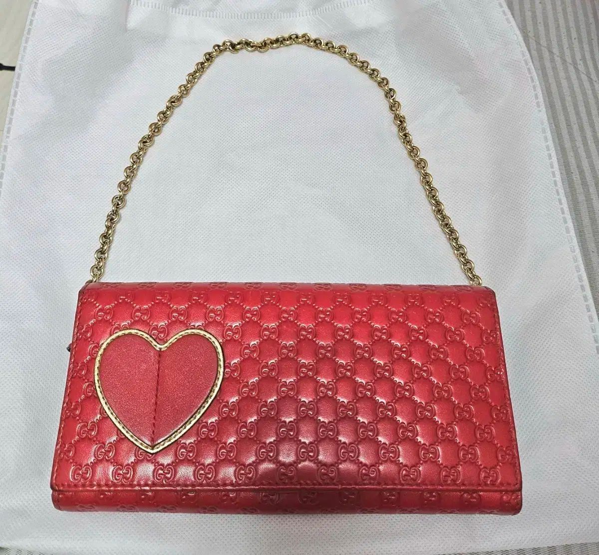 グッチ マイクロシマ ハート レッド チェーン長財布