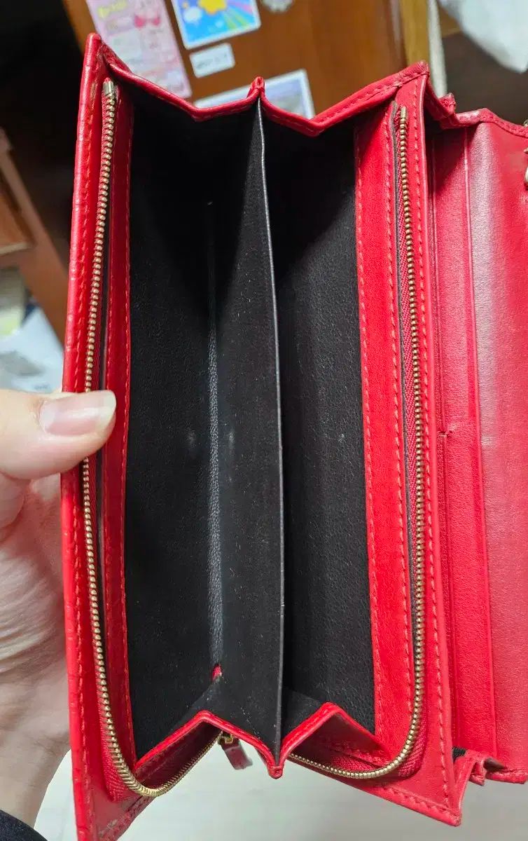 レッド チェーン長財布