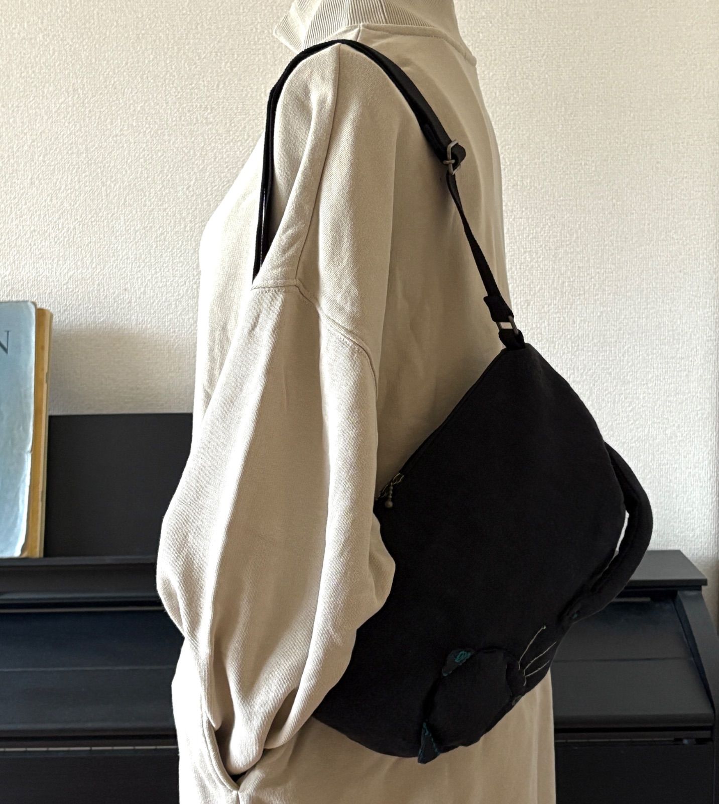 ハンドメイド 眠りねこのクロワッサンショルダーバッグ お耳にミナ