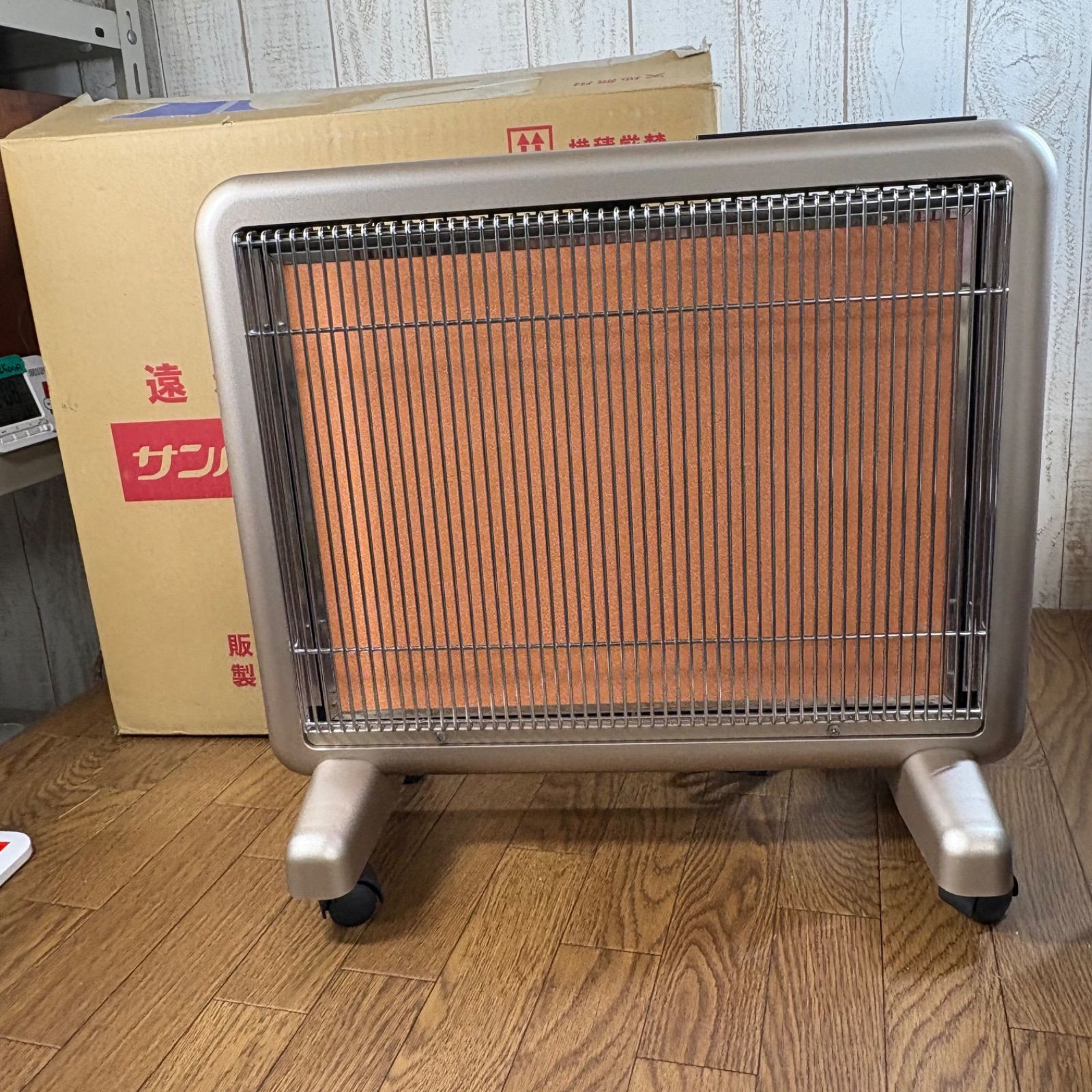 サンルミエ・エクセラ7 N700L-GR 電気ヒーター 日本遠赤外線 - メルカリ