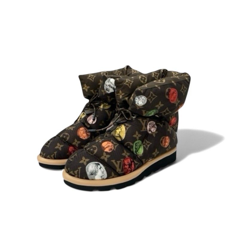 ルイヴィトンピローラインショートブーツ39カーキ ルイ・ヴィトンの「ピロー・アンクルブーツ」“ふんわりシルエット”の