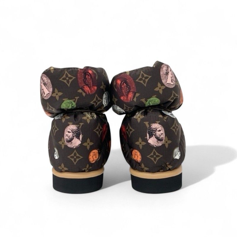 未使用 ヴィトン ピローライン ナイロン モノグラム アンクルブーツ ベージュ ルイ・ヴィトンの「ピロー・アンクルブーツ」“ふんわりシルエット”の