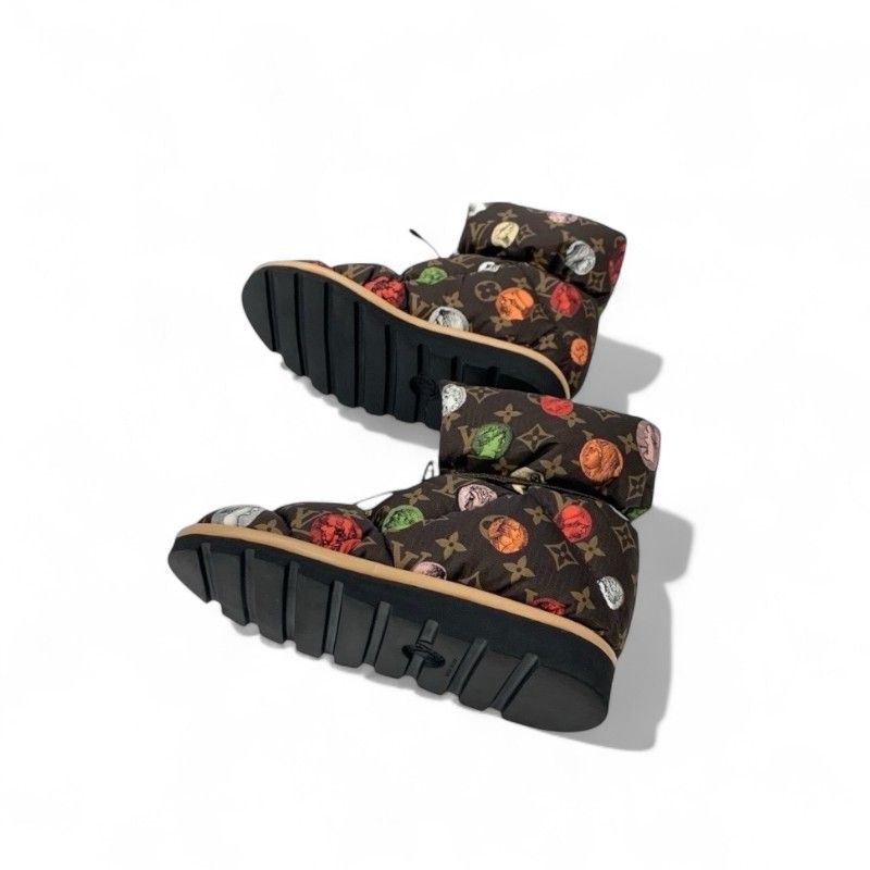 未使用 ヴィトン ピローライン ナイロン モノグラム アンクルブーツ ベージュ ルイ・ヴィトンの「ピロー・アンクルブーツ」“ふんわりシルエット”の