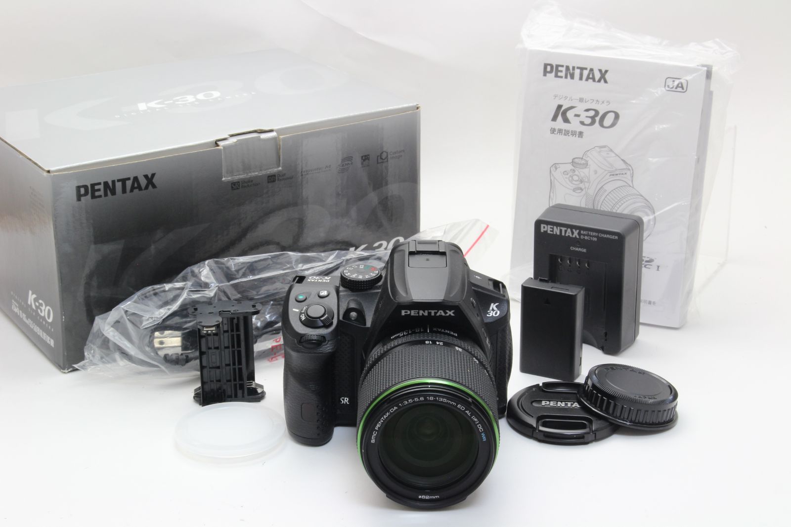 A PENTAX ペンタックス K-30 ブラック 18-135mm レンズキット ショット数1396回 初期不良返品無料 11-2