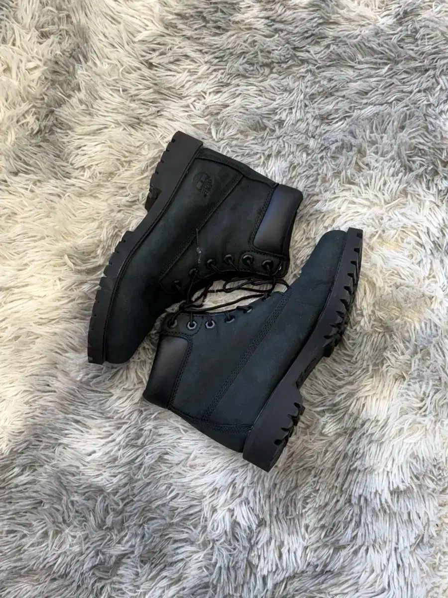 Timberland size - 235 89 000 ONE