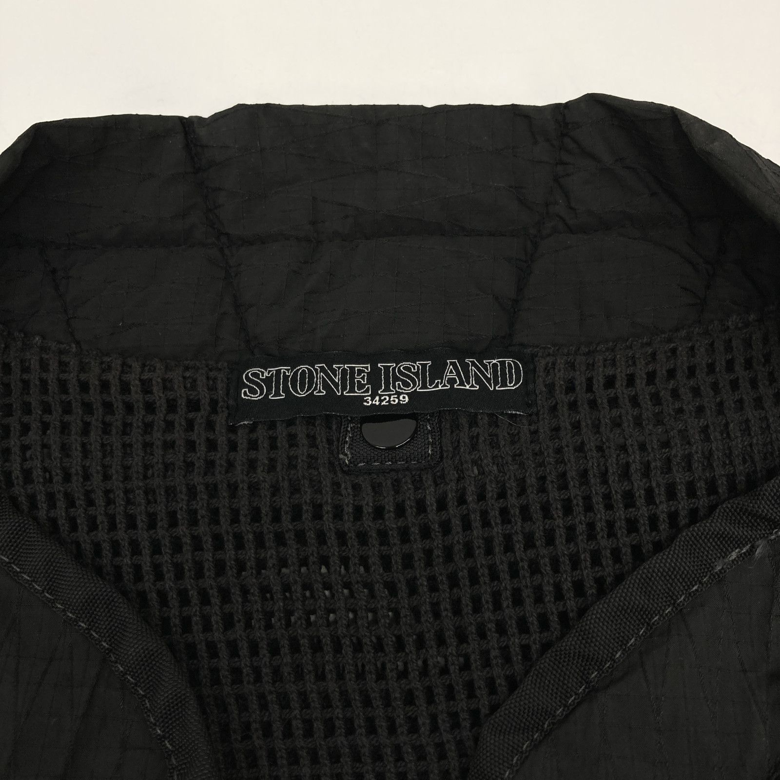STONE  / メッシュベスト/L/--/BLK/無地/5419G0103 STONE ISLAND ストーンアイランド 5419G0103 ﾌﾞﾗｯｸ ｺﾞｰｽﾄ ﾌﾞﾗｯｸﾊﾟｯﾁ