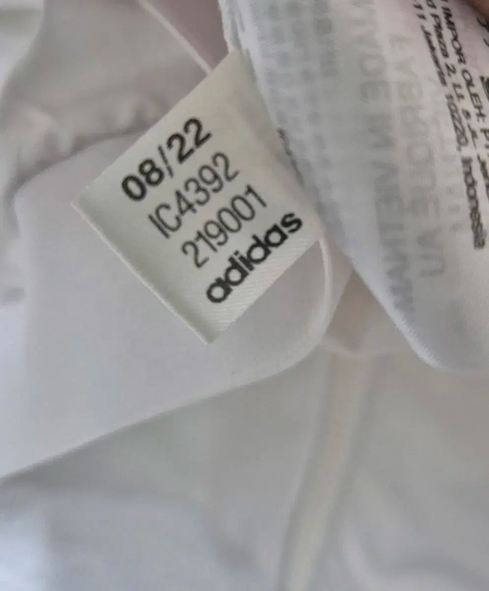 アディダス 必須アイテム