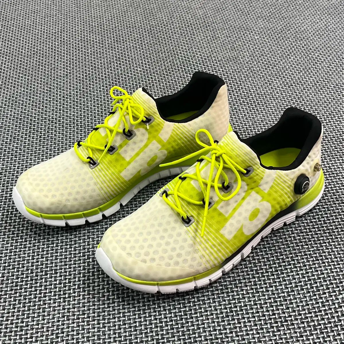 Reebok リーボック 더 ポンプ ランニングシューズ スニーカー 270