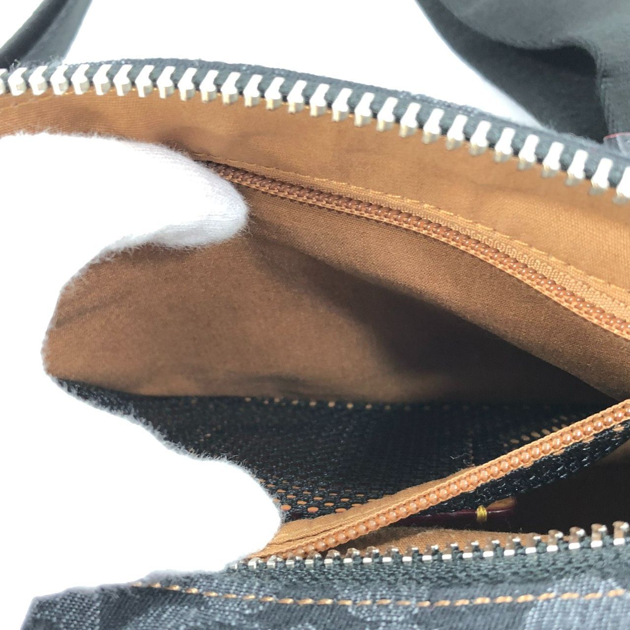 極美品!! 送料無料!!】COACH コーチ CS254 チャーター クロスボディ 24 