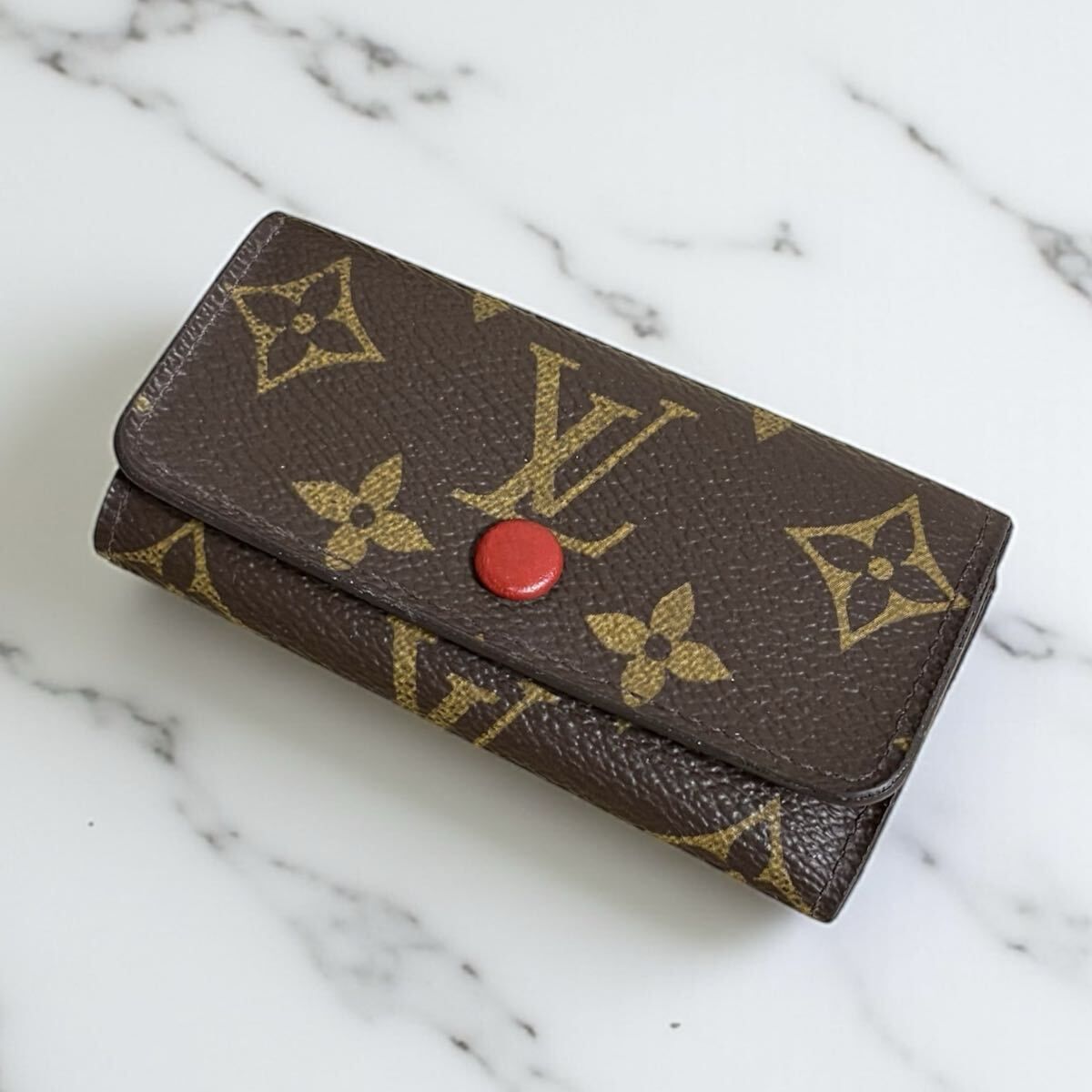 r26 ミュルティクレ4 モノグラムフーシャ ルイヴィトン キーケース レッド Louis Vuitton