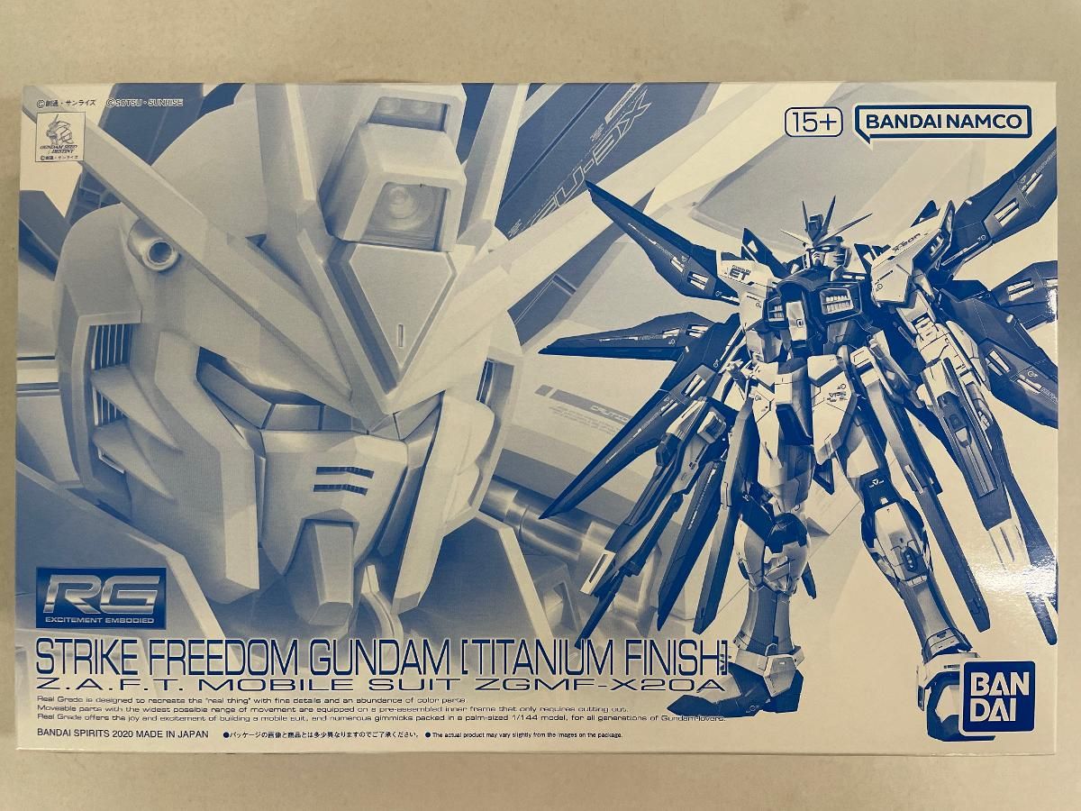 RG ストライクフリーダム デスティニーガンダム チタニュウム セット SEED SEED DESTINY』チタニウムフィニッシュのガンプラ「RG ストライク