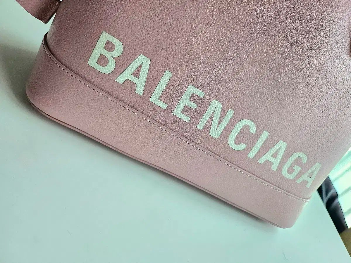 バレンシアガ ビルトップ いちごミルクピンク トート クロスバック