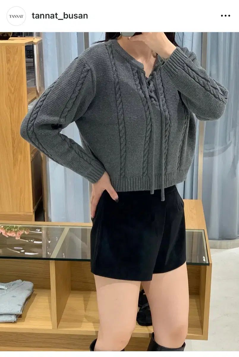  TANNAT シャーリング ケーブル ニット - チャコール 長袖 ニット セーター