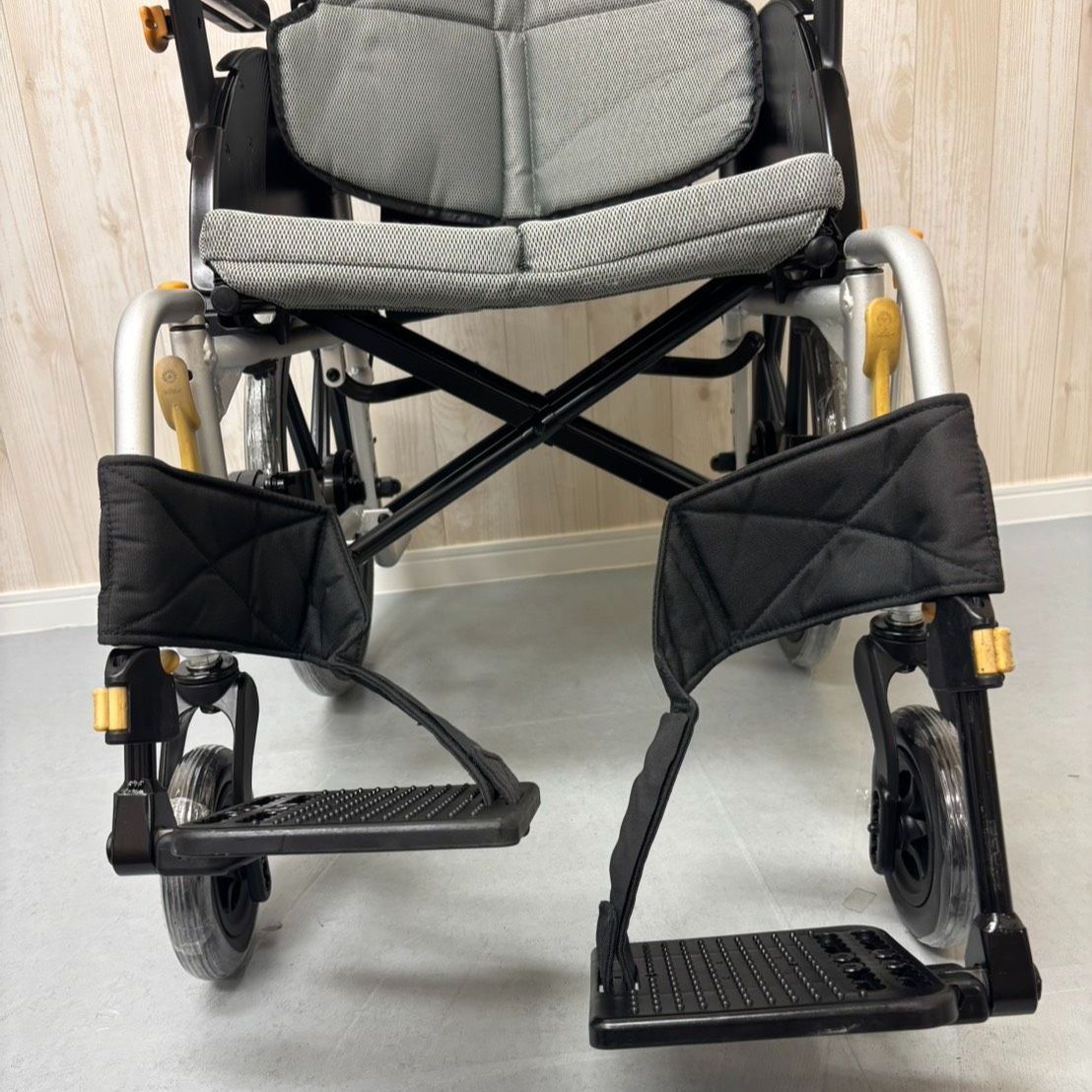 ノーパンクタイヤ