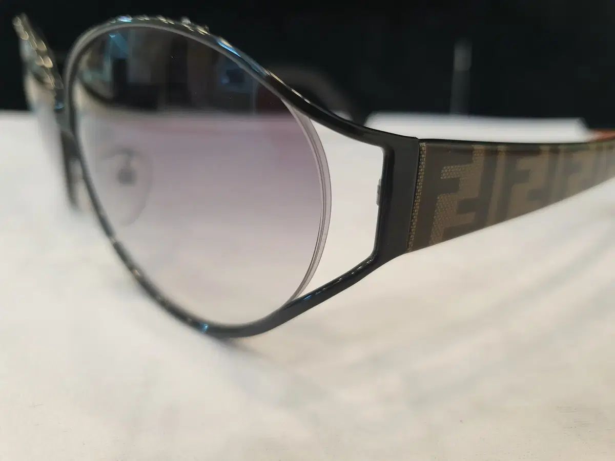 ブランド FENDI フェンディ サングラス