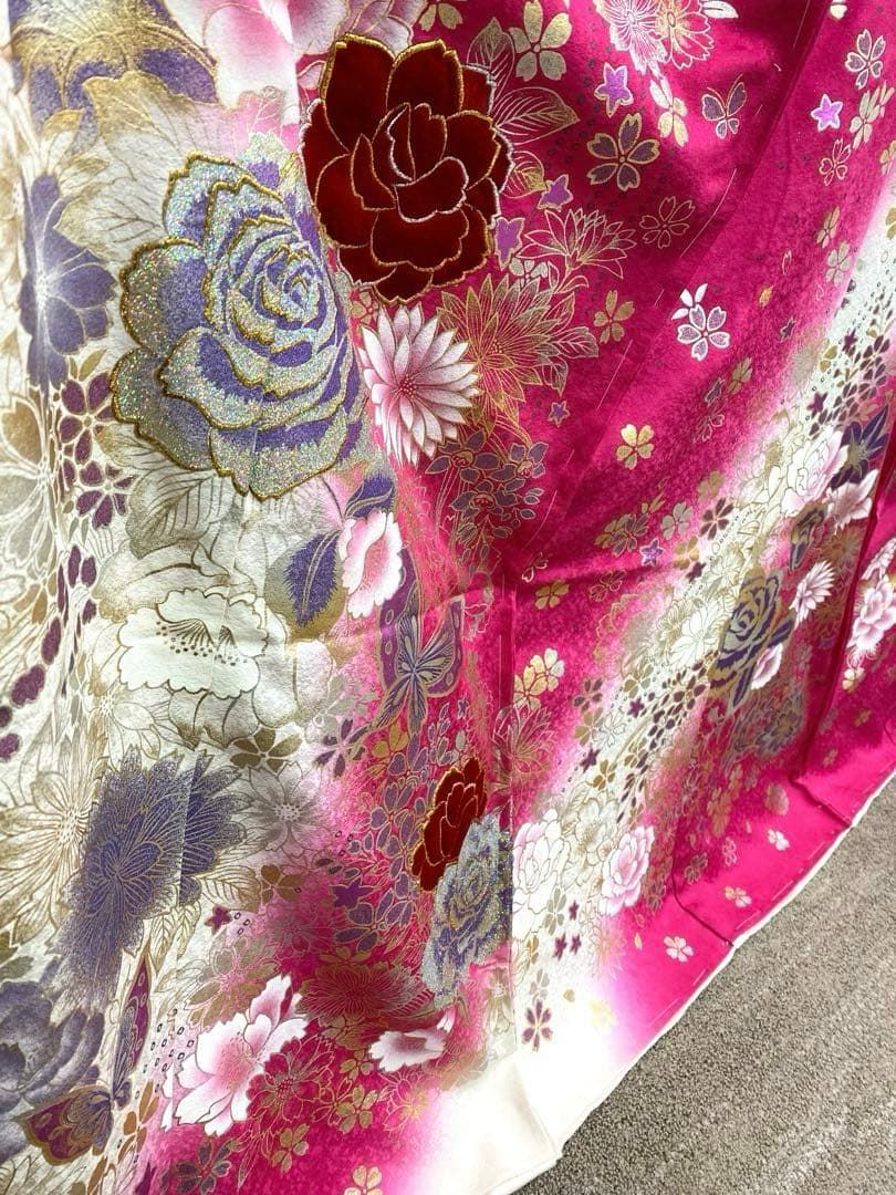 ✳︎プロフ必読✳︎　振袖　正絹　赤✖️白　花文様　美品　おしゃれ　ラメ ✳︎プロフ必読✳︎ 振袖 正絹 赤✖️白 花文様 美品 おしゃれ ラメ