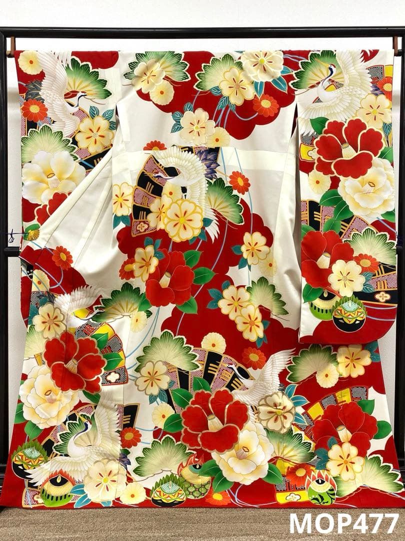 ポリエステル コラボ振袖 玉城ティナ✖️キス•ミス 金彩 身丈168cm ポリエステル振袖 玉城ティナ×キスミス 金彩 椿 身丈168cm MOP477