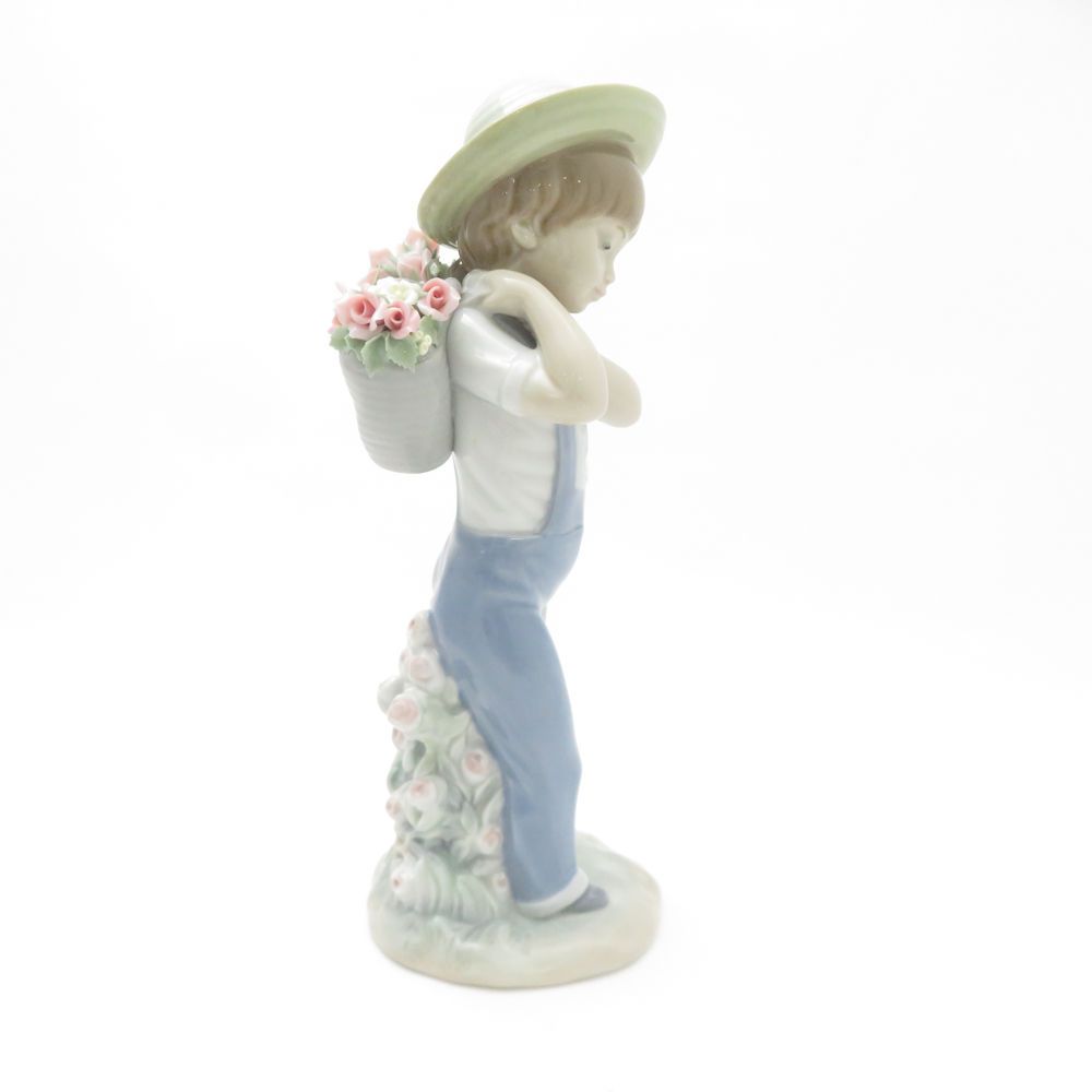 かごいっぱいのバラ フィギュリン