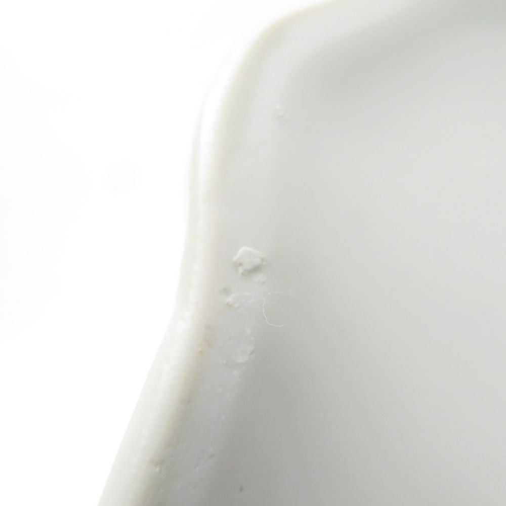 花を摘む少女 フィギュリン