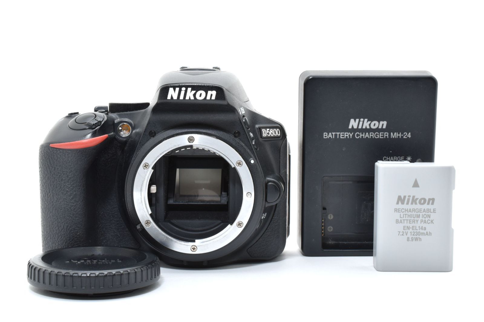 23172ショット!! 上品 Nikon D5600 no9 バッテリーチャージャーセット
