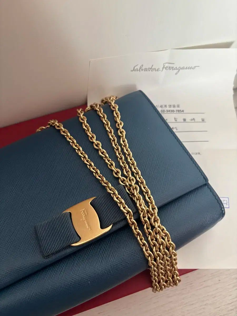 FERRAGAMO フェラガモ ヴァラ チェーン クロスバック ブルー ショルダーバッグ ブランド品